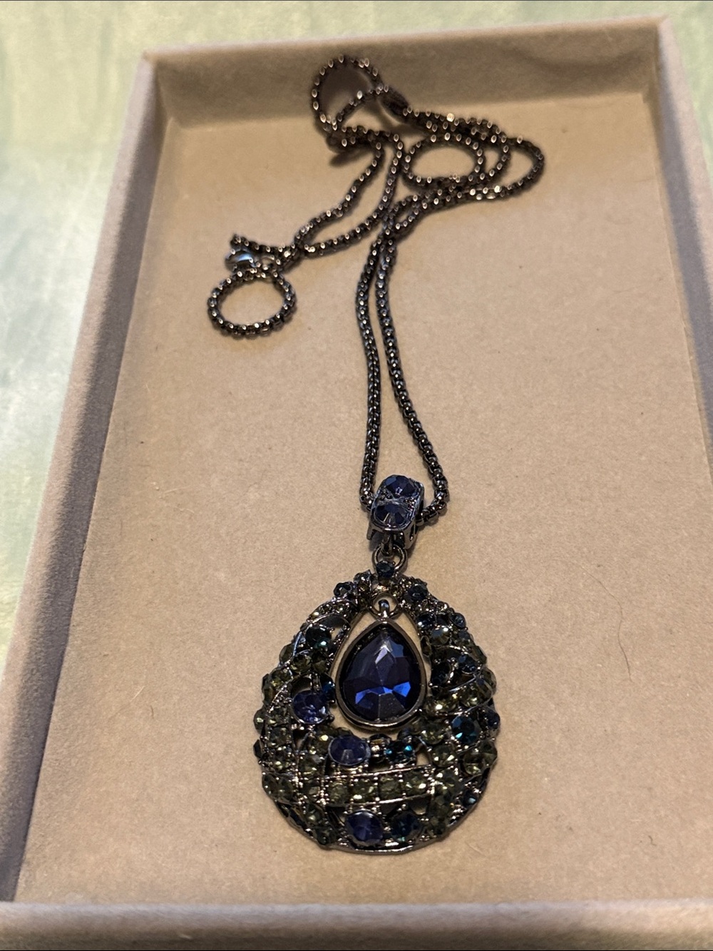 Vintage-Inspired Blue Teardrop Pendant Necklace